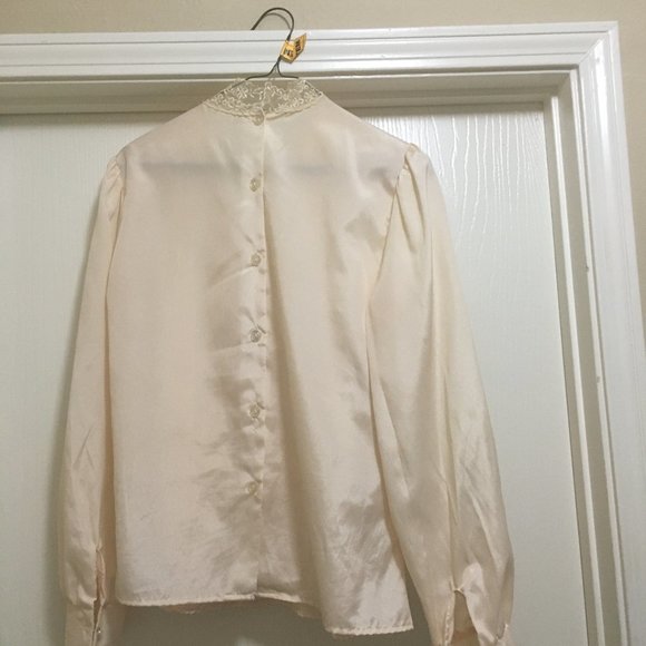 Woman's blouse - Picture 3 of 4